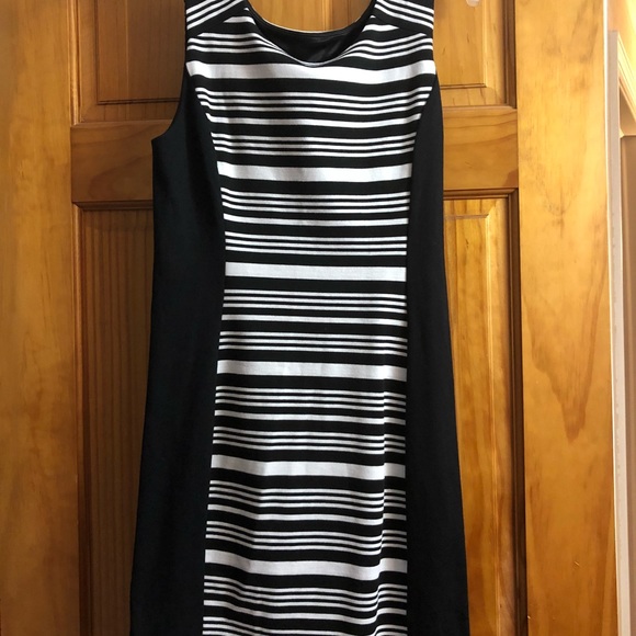 Dresses and shirts - Picture 3 of 8